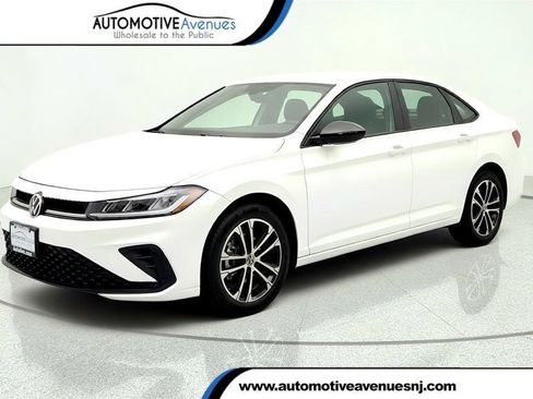 Used 2025 Volkswagen Jetta Sport FWD image 1
