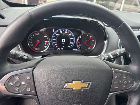 Used 2023 Chevrolet Traverse Premier FWD image 11