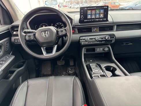 Certified 2025 Honda Pilot Touring image 7