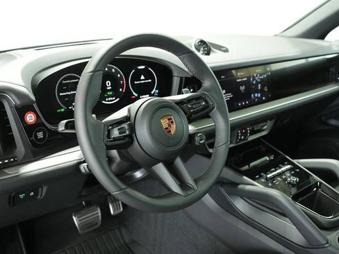 New 2026 Porsche Cayenne S image 4