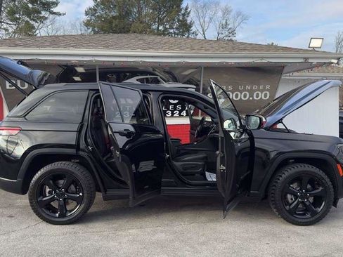 Used 2023 Jeep Grand Cherokee Altitude image 36