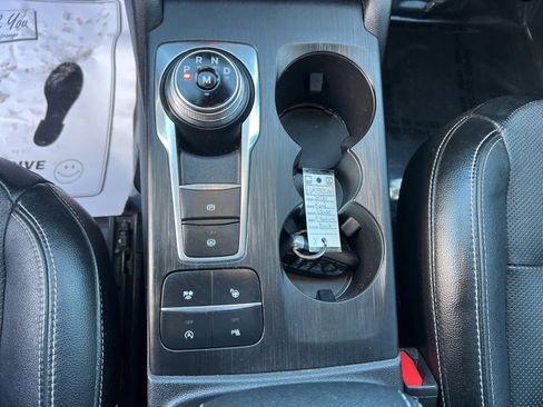 Used 2020 Ford Escape Titanium image 33