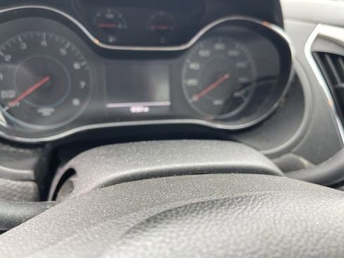Used 2017 Chevrolet Cruze LS FWD image 2