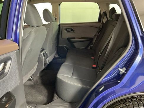 Used 2023 Nissan Rogue S image 13