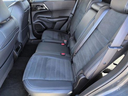 Used 2024 Mitsubishi Outlander SE image 19