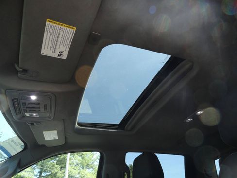 Used 2022 Chevrolet Silverado 1500 LTZ w/ LTZ Premium Package AWD/4WD image 19