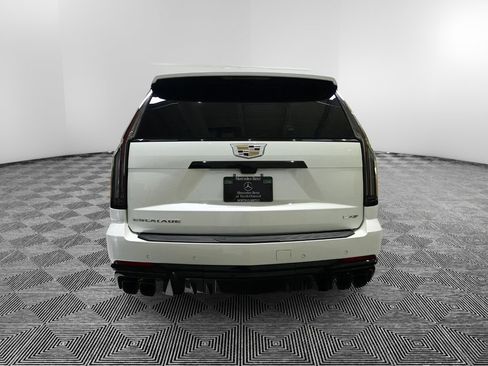 Used 2025 Cadillac Escalade ESV V image 4