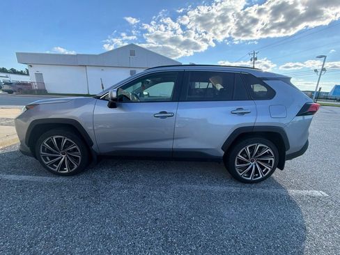 Used 2021 Toyota RAV4 XLE Premium AWD/4WD image 5