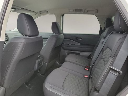 Used 2025 Nissan Pathfinder S AWD/4WD image 10