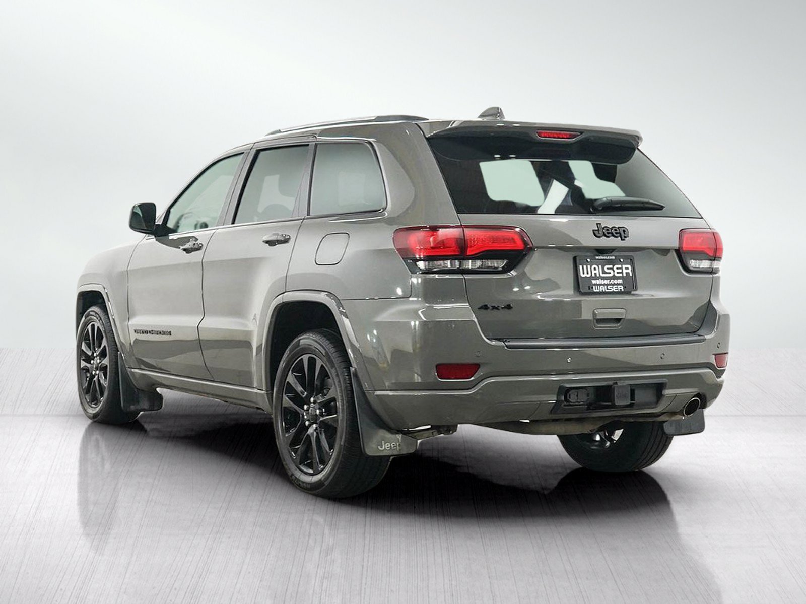 Used 2021 Jeep Grand Cherokee Altitude AWD/4WD image 3
