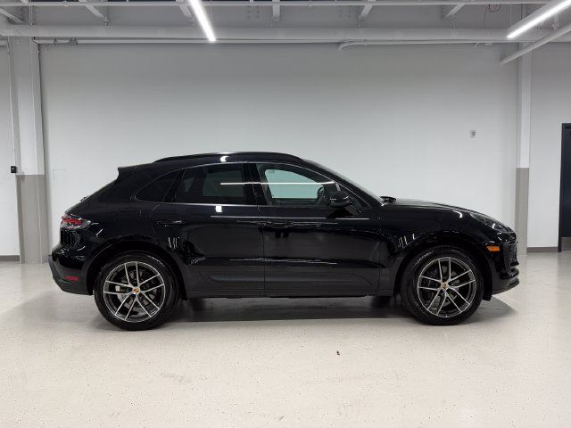 Certified 2026 Porsche Macan AWD/4WD image 9