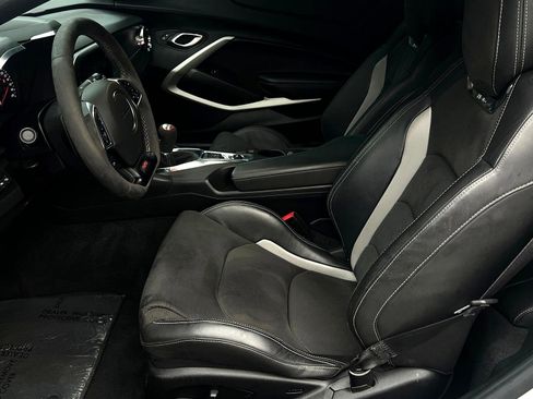 Used 2020 Chevrolet Camaro SS image 9