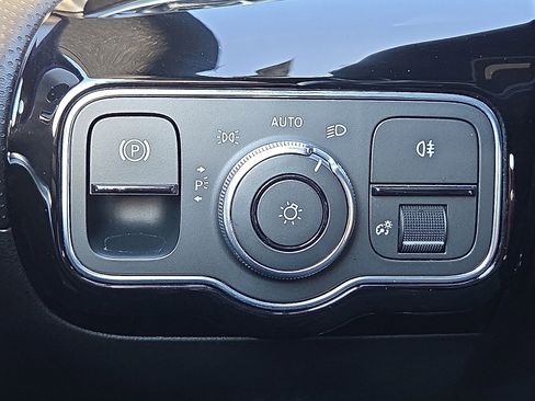 Used 2021 Mercedes-Benz CLA 250 4MATIC image 21