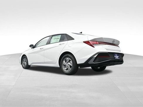 New 2026 Hyundai Elantra SE image 33