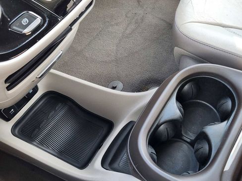 Used 2017 Chrysler Pacifica Touring-L image 19