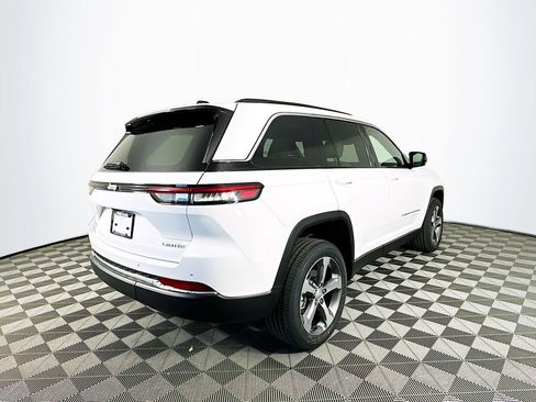 New 2025 Jeep Grand Cherokee Limited image 9