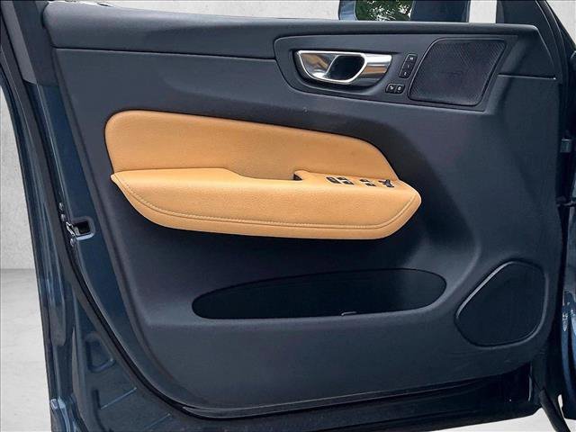 Used 2019 Volvo XC60 T5 Momentum w/ Multimedia Package FWD image 18