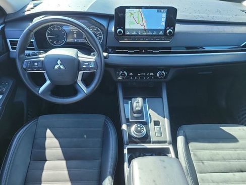 Used 2024 Mitsubishi Outlander SE image 17