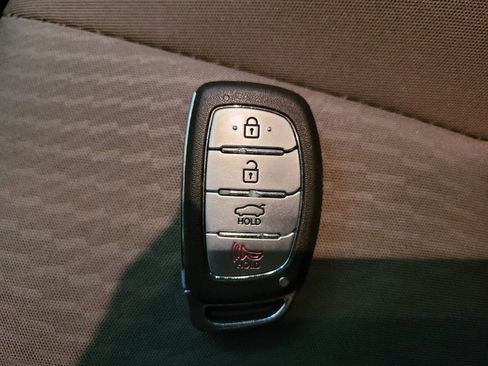 Used 2016 Hyundai Elantra Value Edition FWD image 32