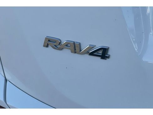 Used 2018 Toyota RAV4 XLE w/ All Weather Liner Package image 17