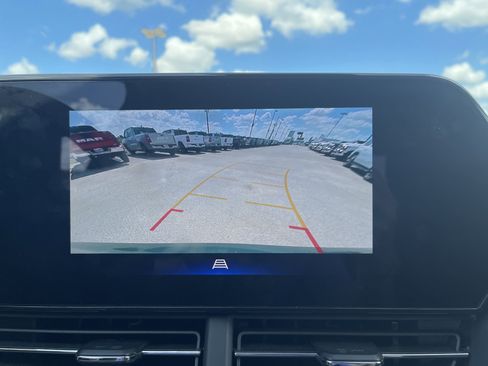 Used 2025 Chevrolet Trax LT image 24