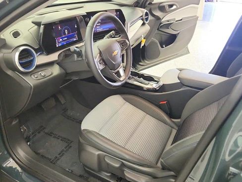 Used 2025 Chevrolet Trax LT w/ Driver Confidence Package FWD image 14