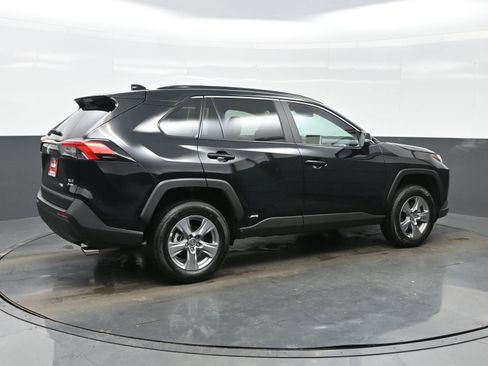 Used 2025 Toyota RAV4 XLE w/ Convenience Package image 6
