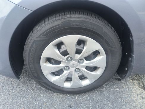 Used 2016 Hyundai Accent SE w/ Option Group 02 FWD image 9