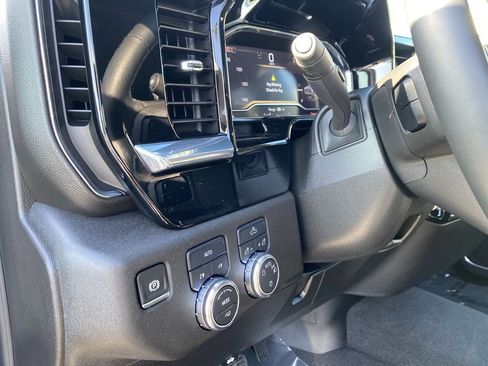 Used 2024 GMC Sierra 1500 SLE w/ Preferred Package image 18