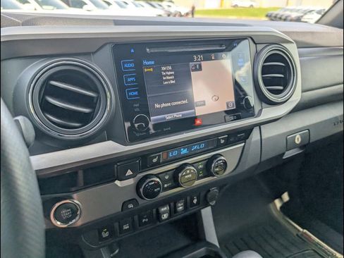 Used 2018 Toyota Tacoma Limited RWD image 18