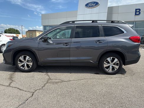 Used 2025 Subaru Ascent Premium AWD/4WD image 2