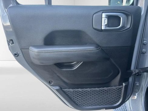 Used 2023 Jeep Wrangler Unlimited Sahara AWD/4WD image 20