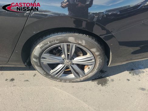 Used 2024 Volkswagen Jetta SE image 17