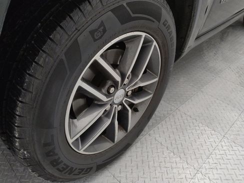 Used 2018 Jeep Grand Cherokee Limited image 31