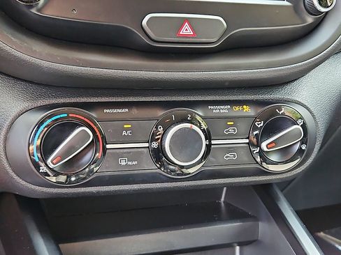 Used 2022 Kia Soul LX FWD image 16