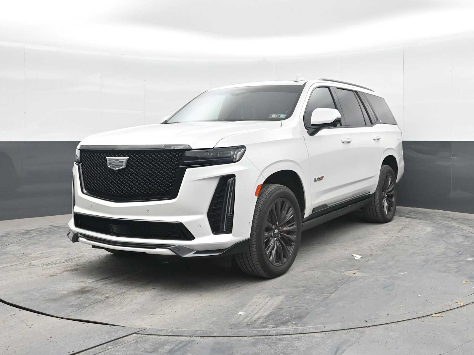 Used 2024 Cadillac Escalade V w/ LPO, ONYX Package AWD/4WD image 4