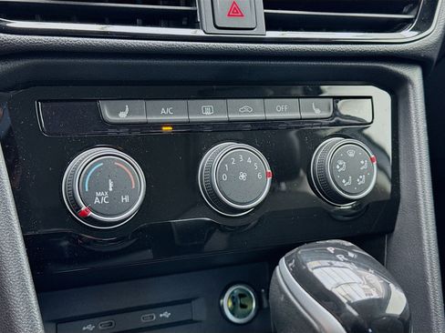 Used 2023 Volkswagen Taos SE image 12