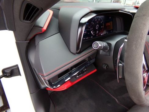 Used 2024 Chevrolet Corvette Stingray Premium Conv w/ Z51 Performance Package RWD image 16