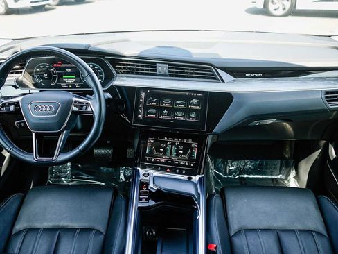 Used 2022 Audi e-tron Prestige w/ Prestige Package image 12