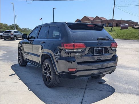 Used 2019 Jeep Grand Cherokee Altitude AWD/4WD image 8
