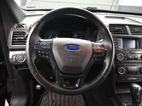 Used 2017 Ford Explorer XLT AWD/4WD image 22