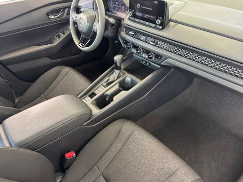 Certified 2025 Honda Accord SE image 32