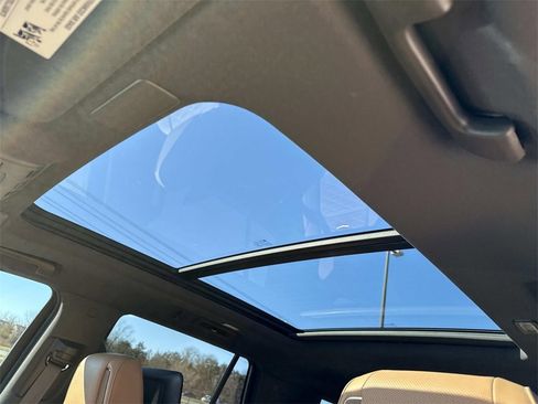 Used 2021 Cadillac Escalade Premium Luxury image 18