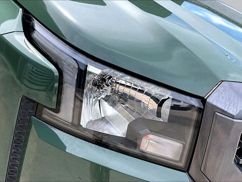 Certified 2025 Nissan Frontier SV RWD image 28