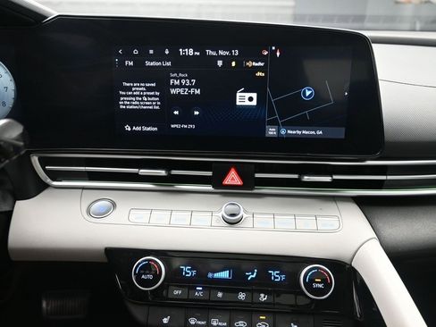 Used 2024 Hyundai Elantra Limited image 11