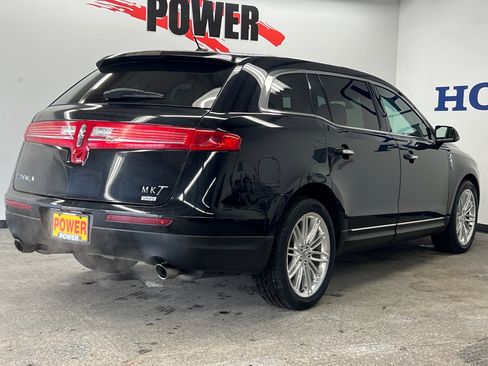 Used 2019 Lincoln MKT AWD image 3