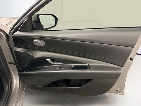 Used 2022 Hyundai Elantra SEL image 32