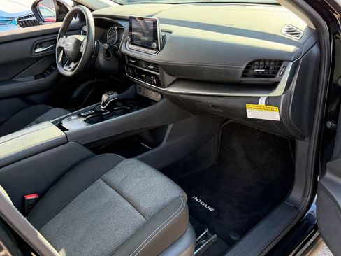 Certified 2025 Nissan Rogue SV FWD image 16