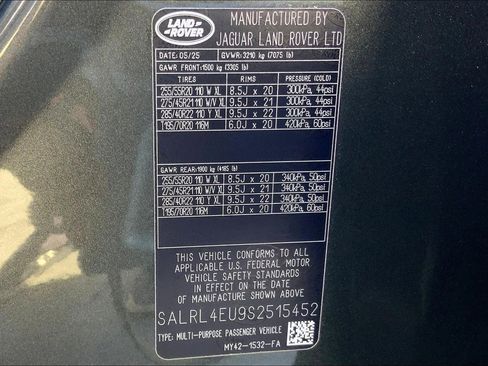 New 2025 Land Rover Discovery Dynamic SE image 11