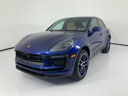 Certified 2025 Porsche Macan AWD image 1
